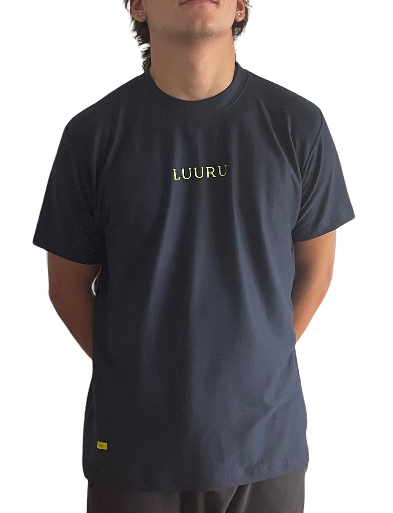 Camiseta minimalista con estampado de pez grande en algodon Pima
Unixex basic t-shirt in Pima cotton with large fish graphic