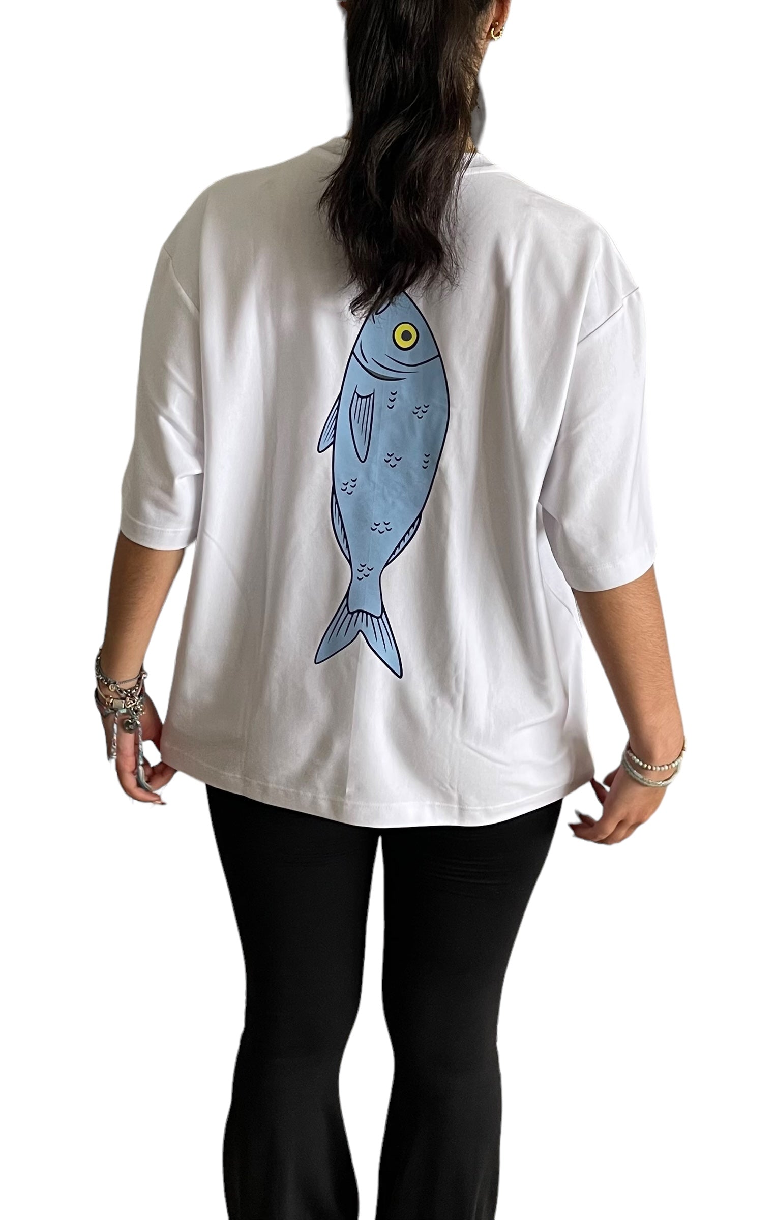 Camiseta oversize crop unisex de algodon Pima 100% con pez
Oversized crop unisex t-shirt made of 100% Pima cotton with fish