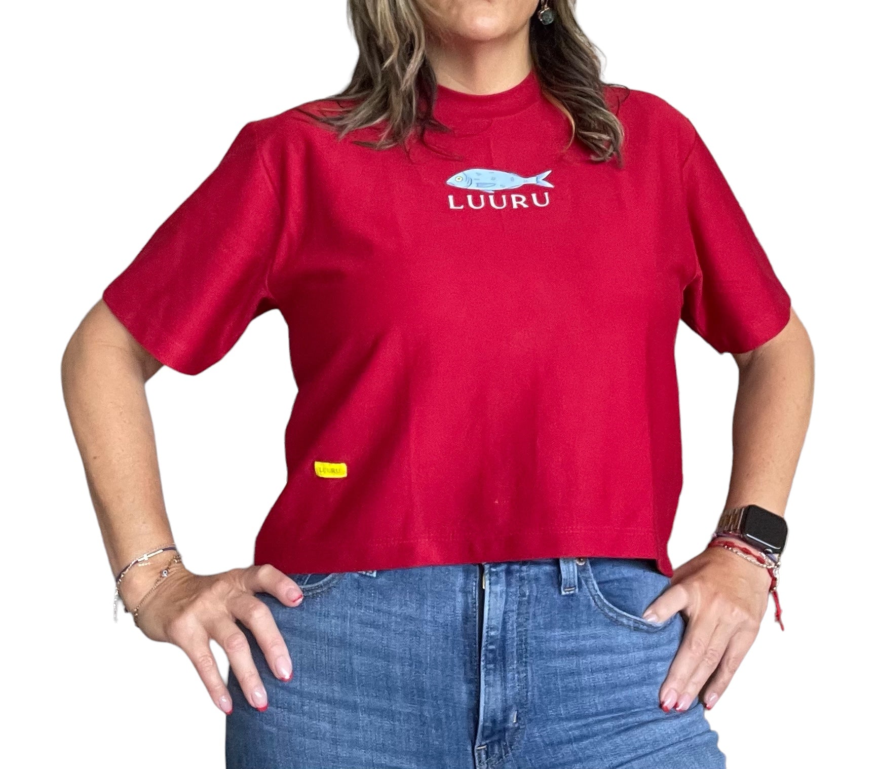 100% Pima cotton women’s crop top with a small fish illustration on the chest. Ultra-soft and lightweight, ideal for effortless, everyday wear with a coastal twist.
Crop top de mujer en algodón Pima 100%, con un pequeño dibujo de pez en el pecho. Súper suave y liviana, perfecta para un look relajado con inspiración costera.