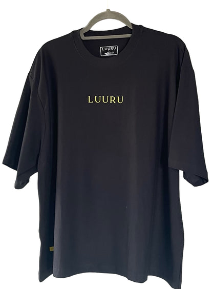 Camiseta oversize crop unisex de algodon Pima 100%
Oversized crop unisex t-shirt made of 100% Pima cotton