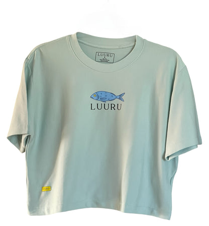 100% Pima cotton women’s crop top with a small fish illustration on the chest. Ultra-soft and lightweight, ideal for effortless, everyday wear with a coastal twist.
Crop top de mujer en algodón Pima 100%, con un pequeño dibujo de pez en el pecho. Súper suave y liviana, perfecta para un look relajado con inspiración costera.